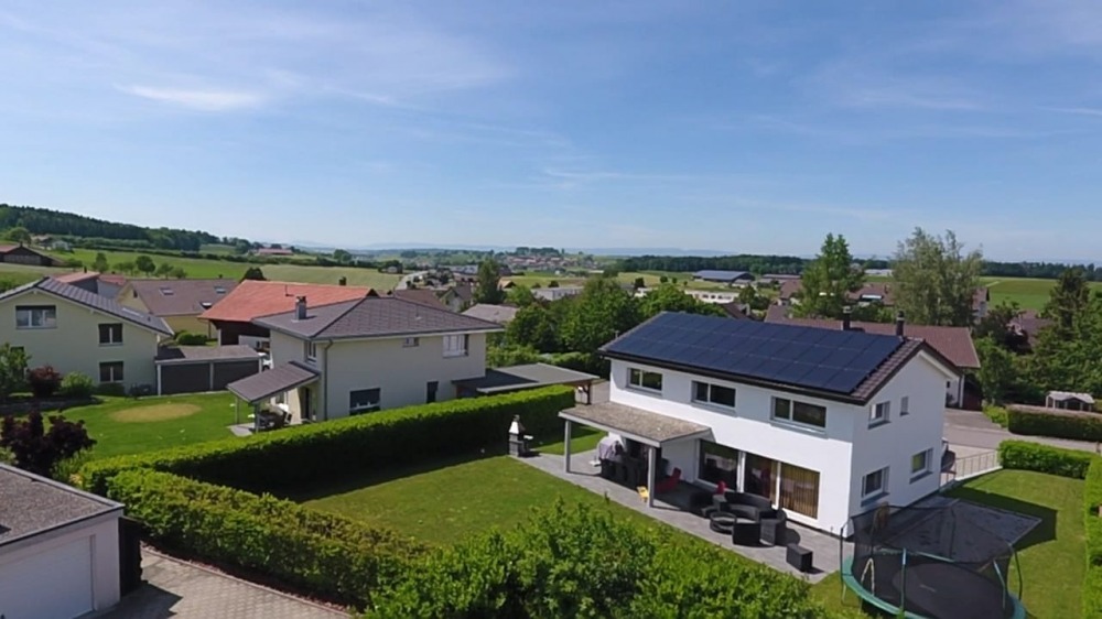 Image Installation solaire photovoltaïque à Rossens - FR